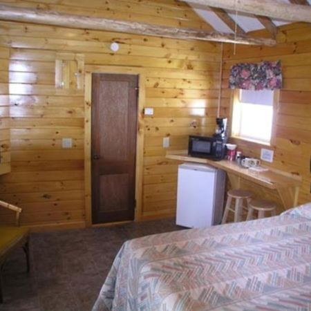 Maple Leaf Motel Schroon Lake Eksteriør bilde
