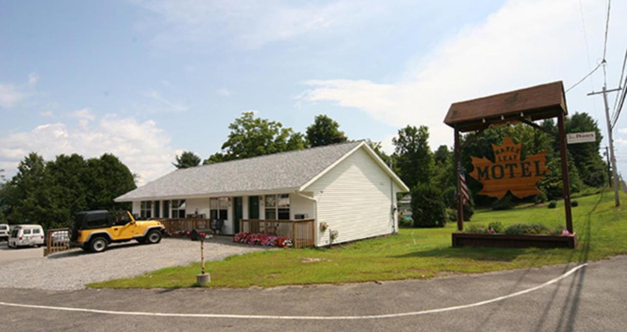 Maple Leaf Motel Schroon Lake Eksteriør bilde