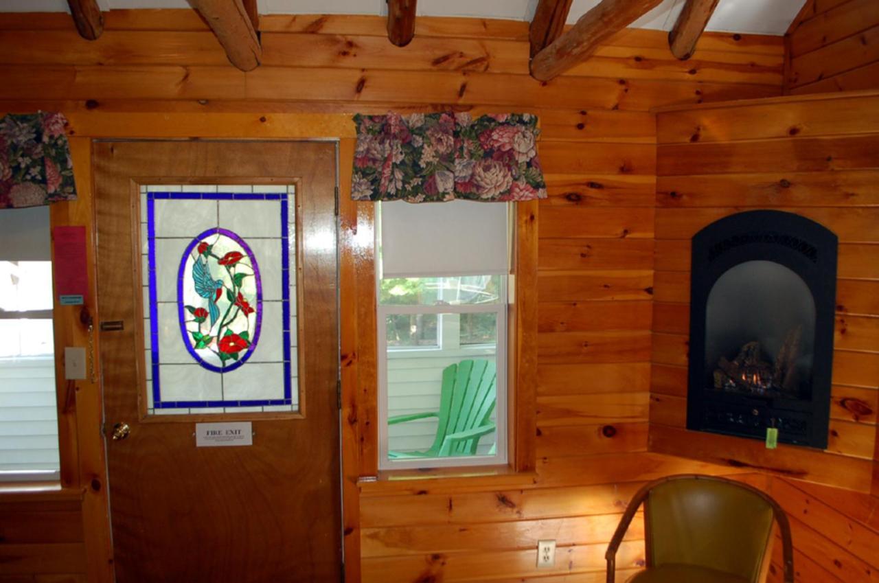 Maple Leaf Motel Schroon Lake Eksteriør bilde